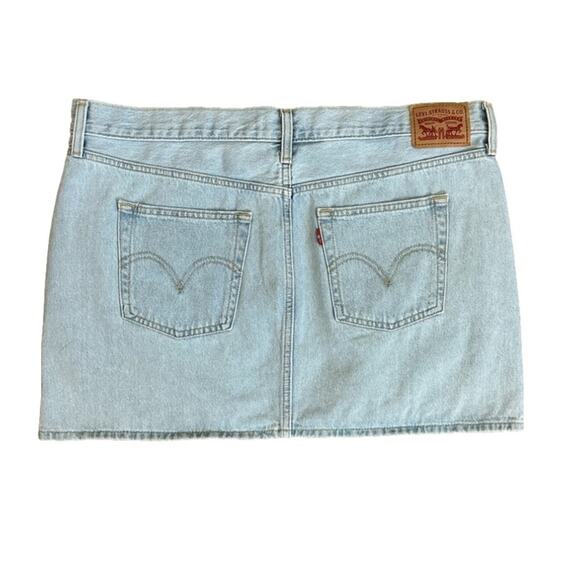 Levi's Cotton Twisted Icon Mini Button-Fly Denim Skirt Light Wash NEW Size 34 - Picture 2 of 13